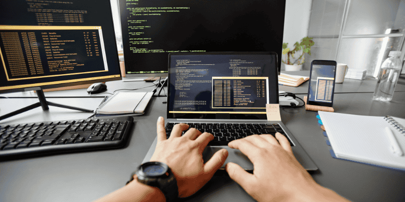 Từ chàng trai mê code đến CEO tiếng tăm